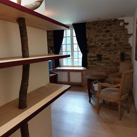 Le Vieux Moulin Bed & Breakfast Goudelin Ruang foto