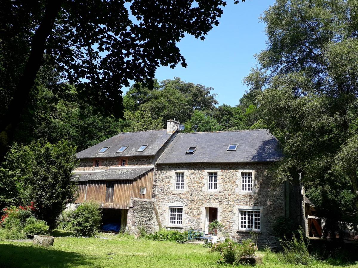 Le Vieux Moulin Bed & Breakfast Goudelin Bagian luar foto