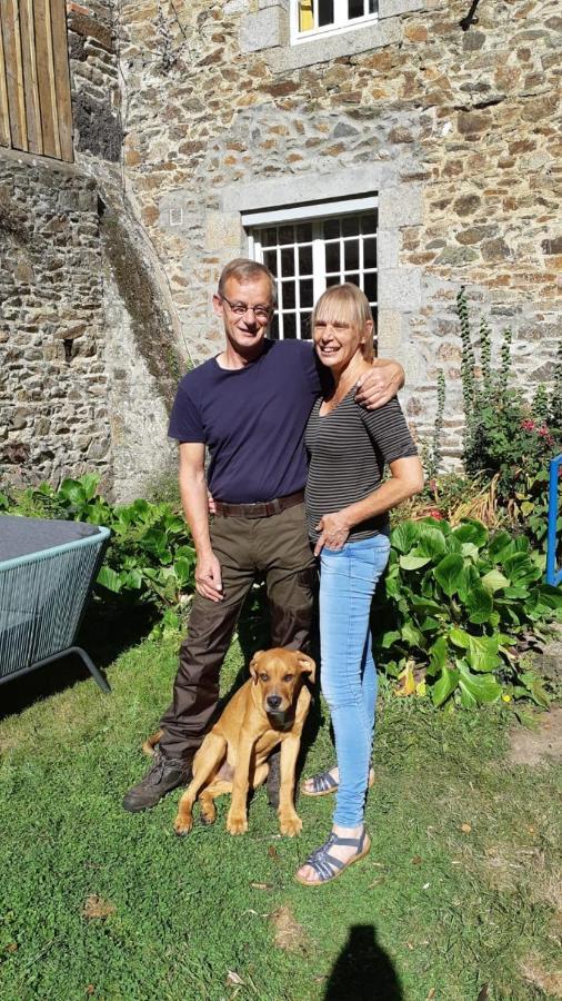 Le Vieux Moulin Bed & Breakfast Goudelin Bagian luar foto