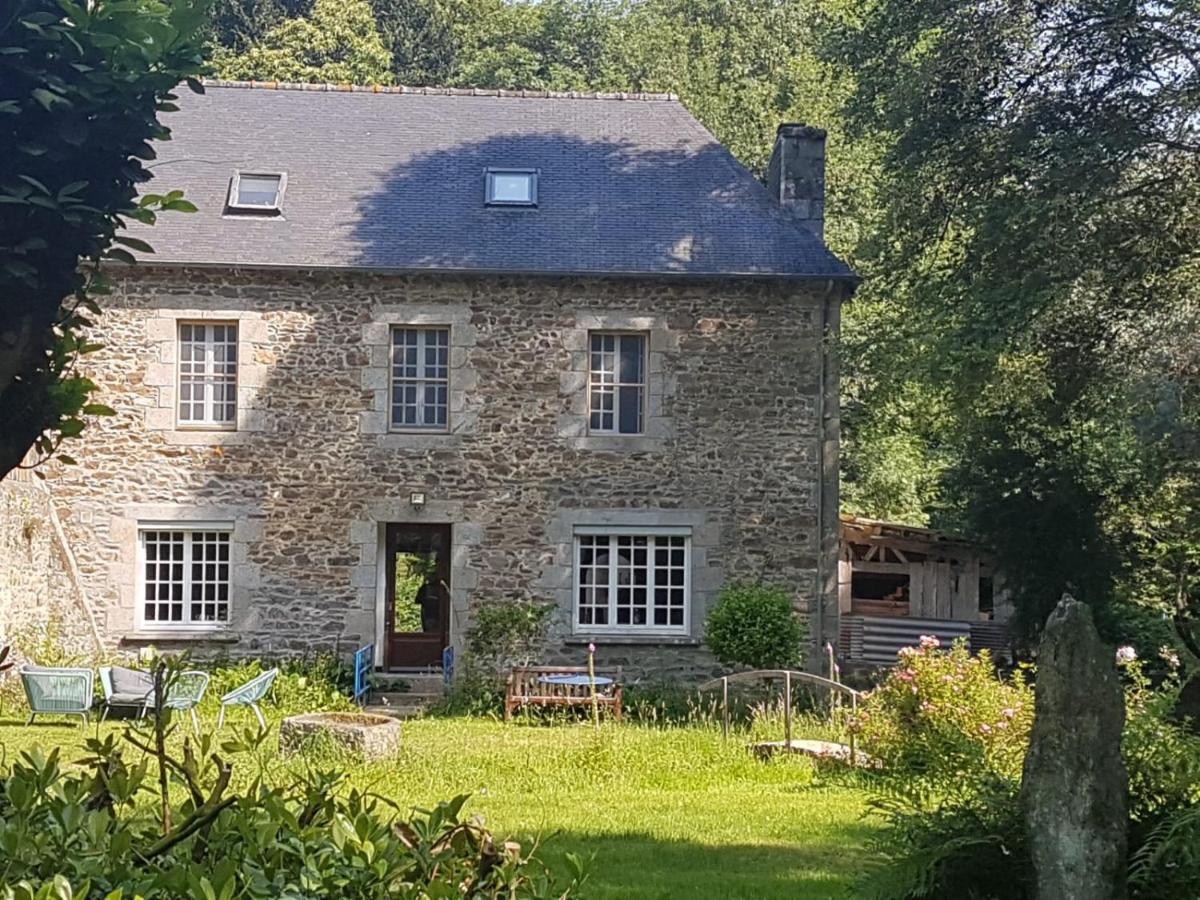 Le Vieux Moulin Bed & Breakfast Goudelin Bagian luar foto