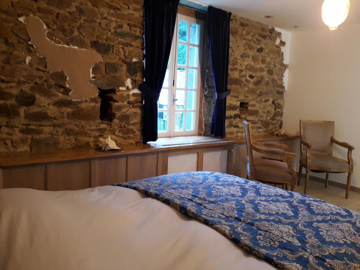 Le Vieux Moulin Bed & Breakfast Goudelin Bagian luar foto