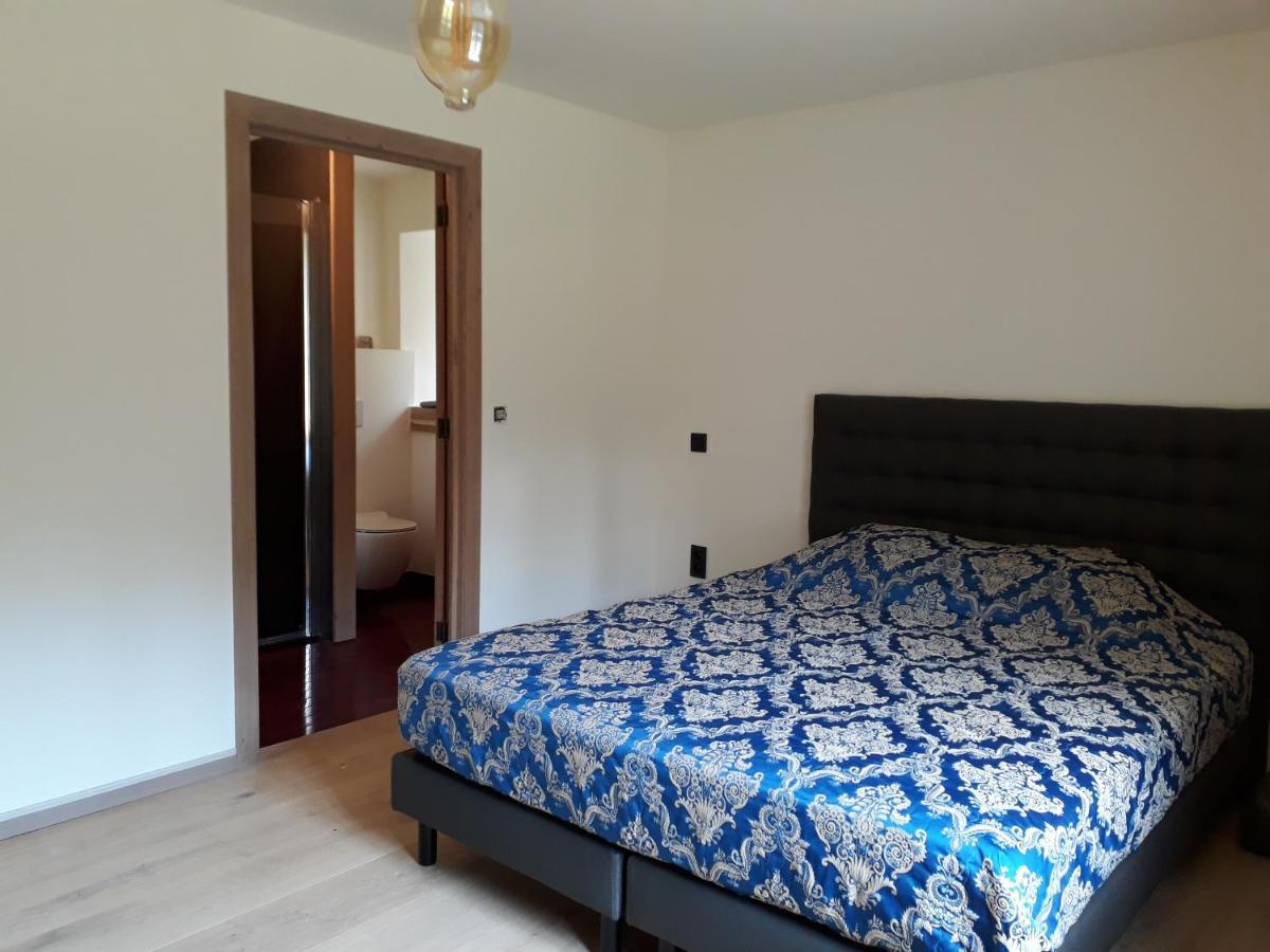 Le Vieux Moulin Bed & Breakfast Goudelin Bagian luar foto