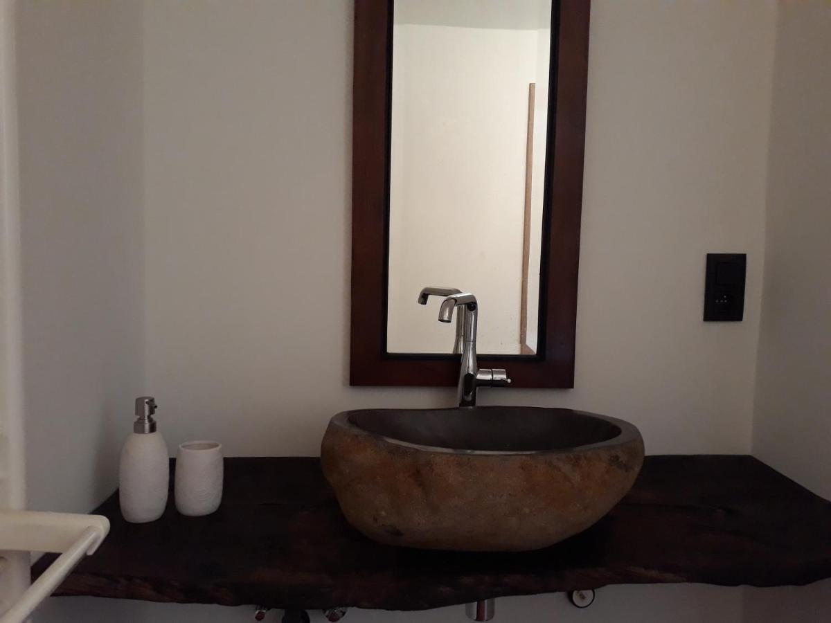 Le Vieux Moulin Bed & Breakfast Goudelin Bagian luar foto