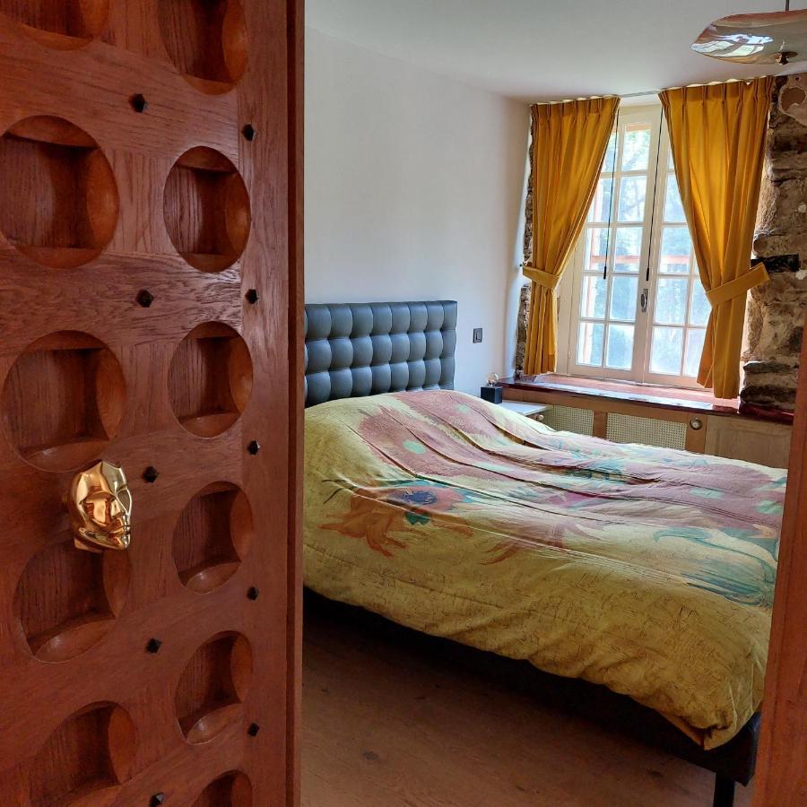 Le Vieux Moulin Bed & Breakfast Goudelin Bagian luar foto
