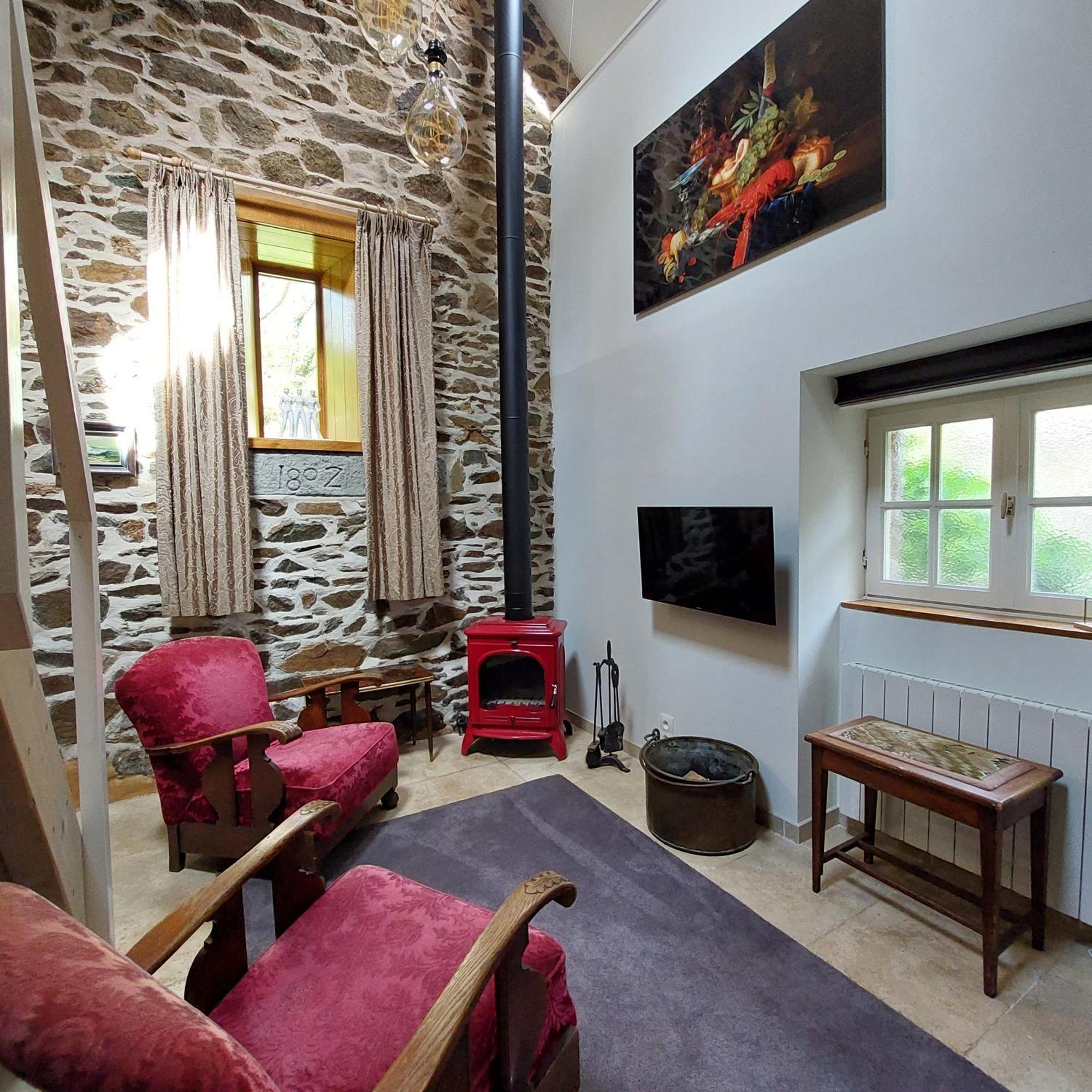 Le Vieux Moulin Bed & Breakfast Goudelin Ruang foto