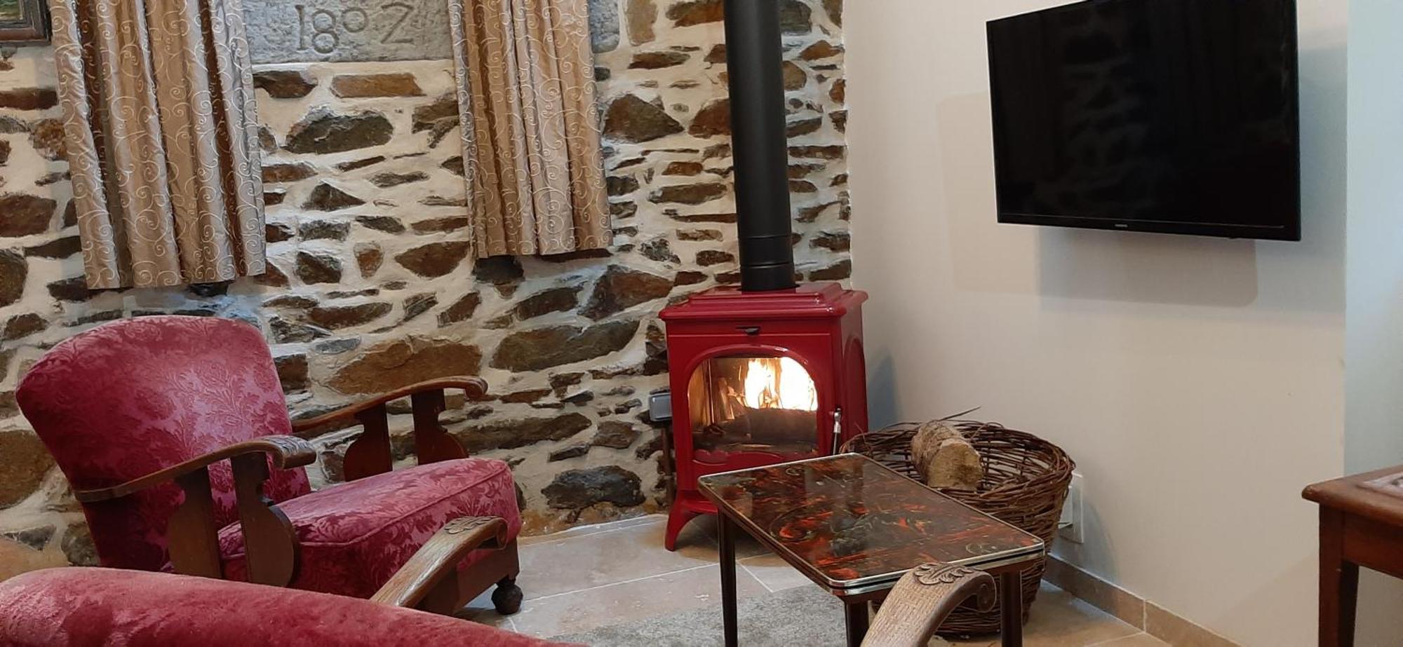 Le Vieux Moulin Bed & Breakfast Goudelin Ruang foto