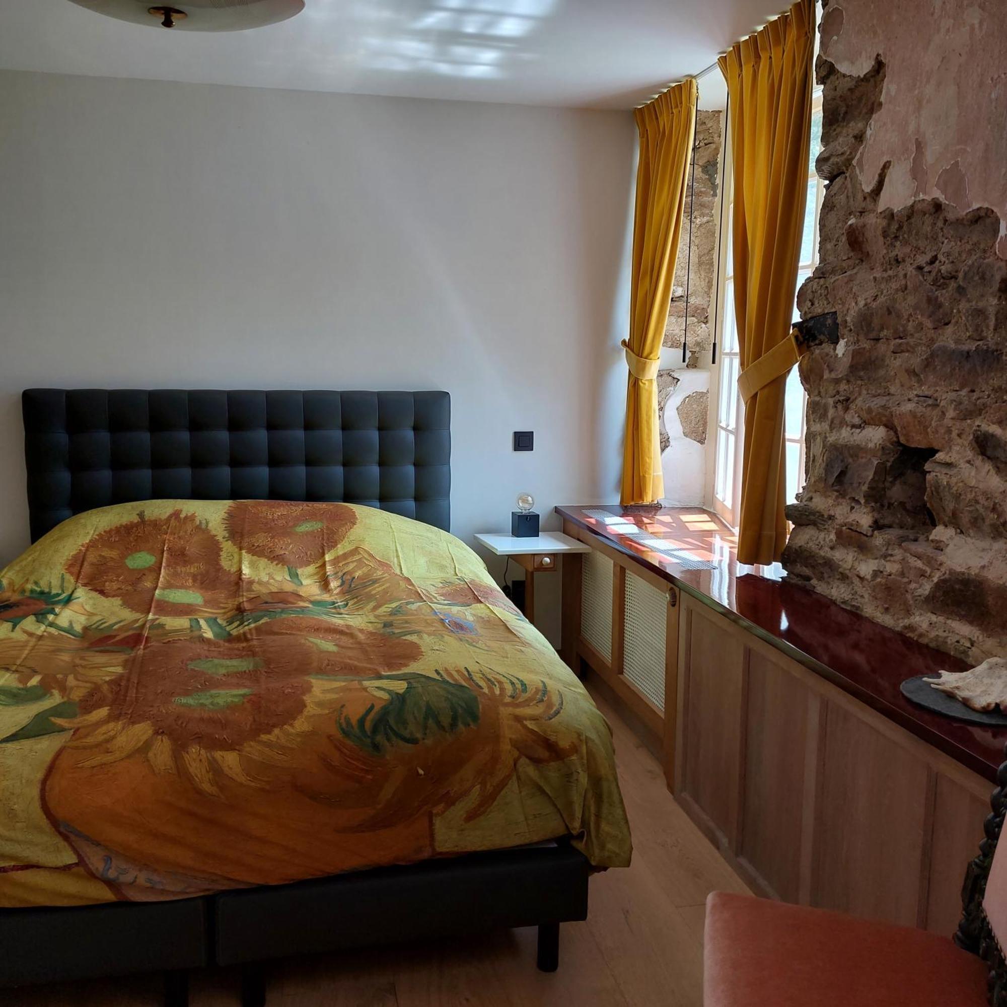Le Vieux Moulin Bed & Breakfast Goudelin Ruang foto